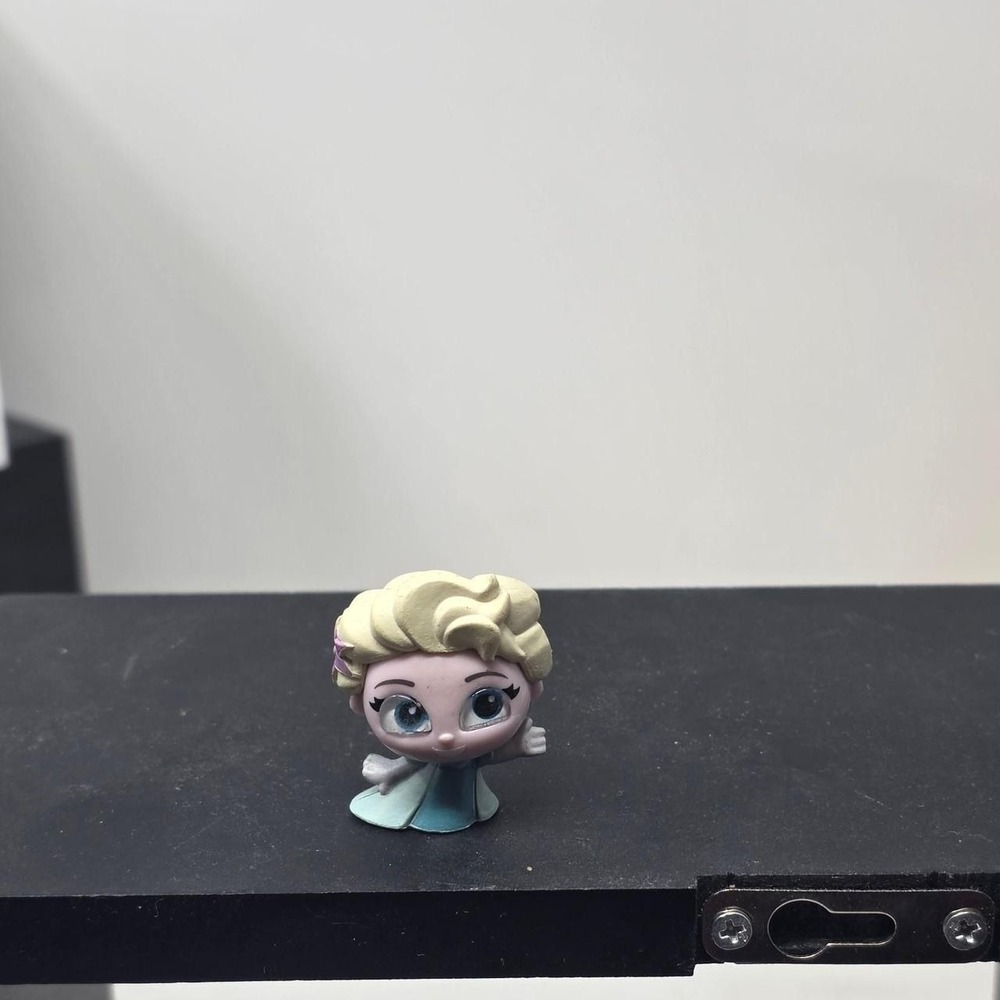 Just Play Disney Doorables Series 7 Elsa Figure